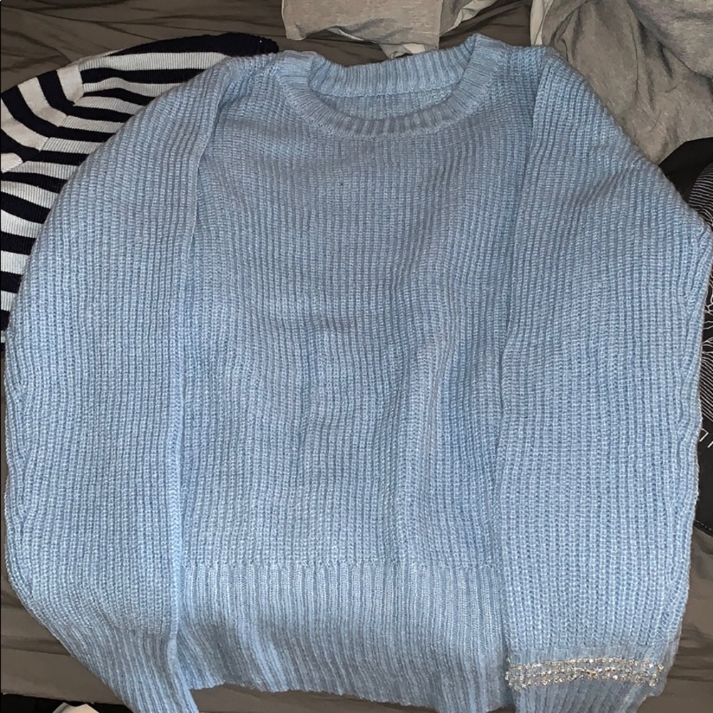 Babyblue sweater with diamond ornaments on sleeve
